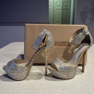 Steve Madden Silver Rhinestone Platform Stiletto Heels / Size 7